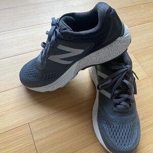 New Balance 940 Women's Running Walking Shoe Size 8 wide
